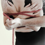 tantrisches Shibari Umarmung mit Seil